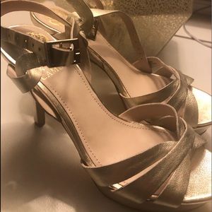 Vince Camino NWT gold heels size 6